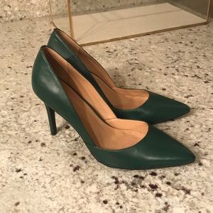 Banana Republic green leather pumps
